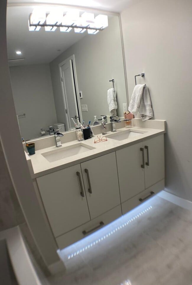 Master Bathroom - 15436 31 Av
