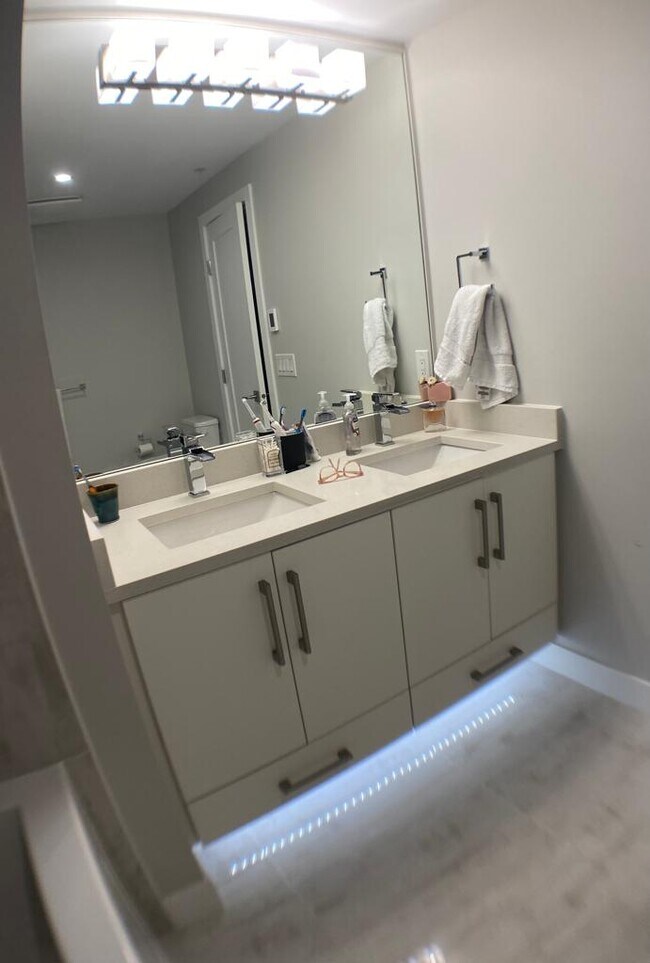 Master Bathroom - 15436 31 Av