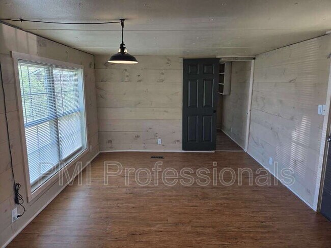 Foto del edificio - 927 Cranor Rd