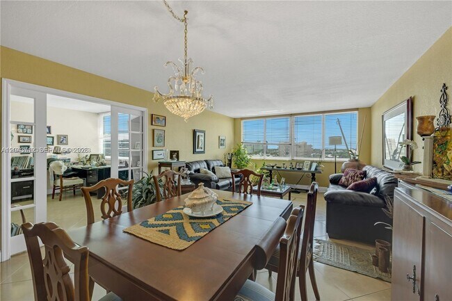 Building Photo - 9125 SW 77th Ave