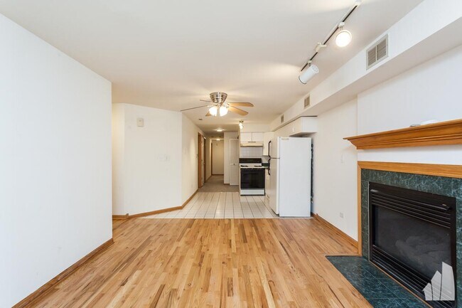 Building Photo - 3 bedroom in CHICAGO IL 60622