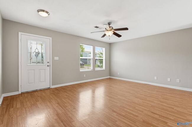 Foto del edificio - 3262 Lakeland Dr SW