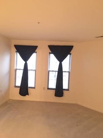 Foto del edificio - 6640 Lake Park Dr