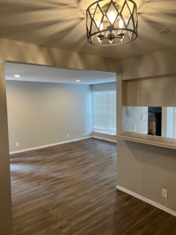 Foto del edificio - 6028 Stoneybrook Dr