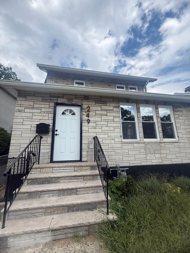 Primary Photo - 247 Williamson Ave