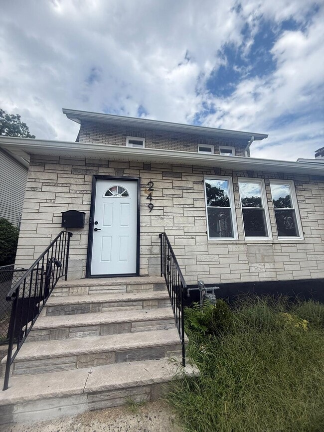 Building Photo - 247 Williamson Ave