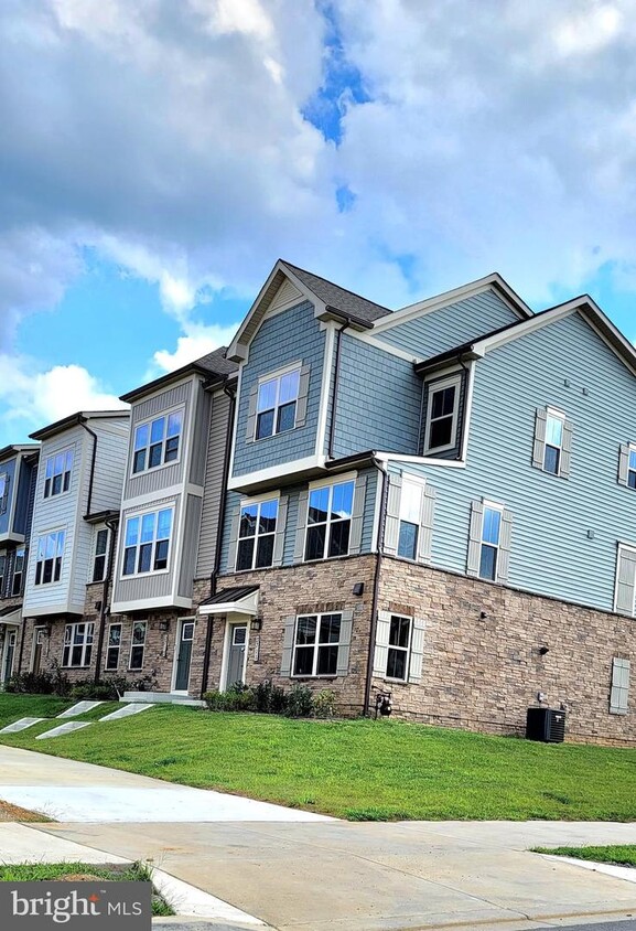 Foto principal - 3711 Stone Barn Dr