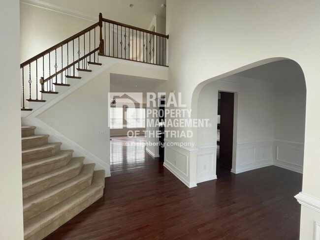 Building Photo - Immaculate 4 bd/3.5 ba in the popular Wate...