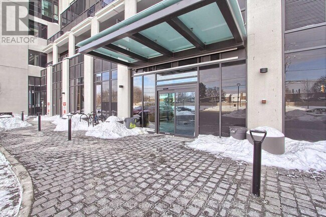 Building Photo - 202 Burnhamthorpe Rd E