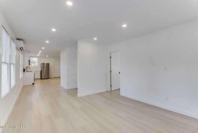 Foto del edificio - 270 McDonnell Ave