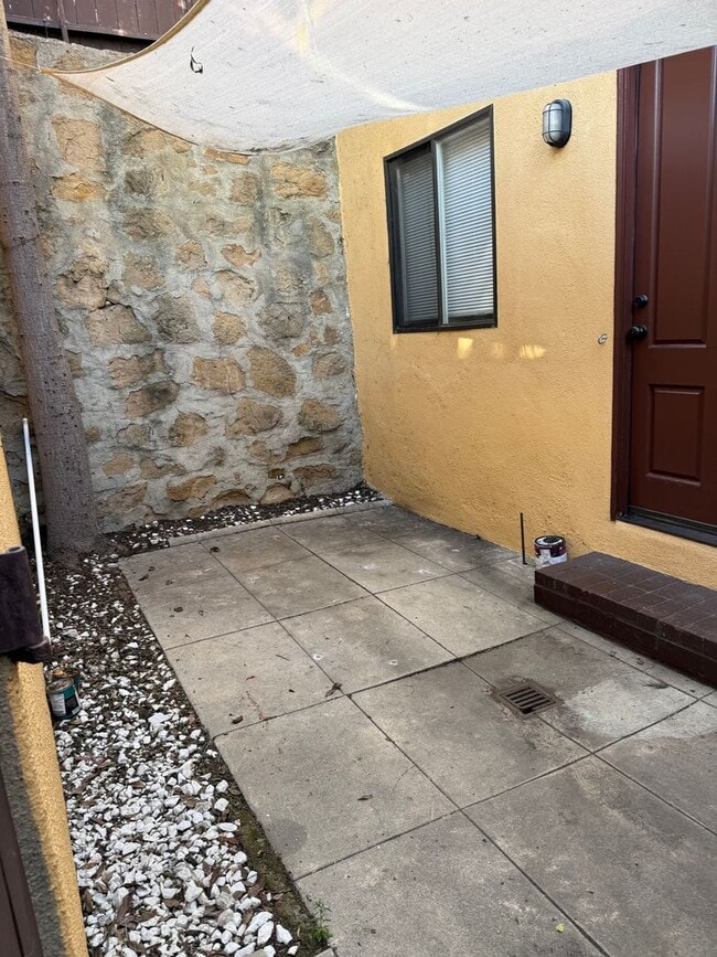 Building Photo - 2071 Vista Del Mar Ave