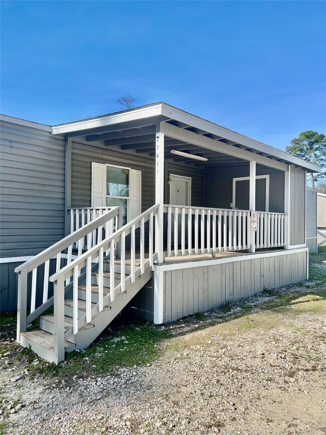 Building Photo - 21411 Russell Dr