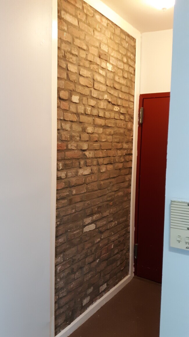 Building Photo - 932 Belmont Ave