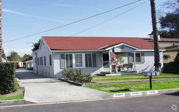 Foto del edificio - 5400-5404 N Muscatel Ave