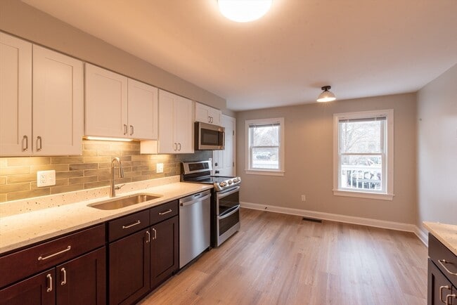 Building Photo - 19 Hoyle St