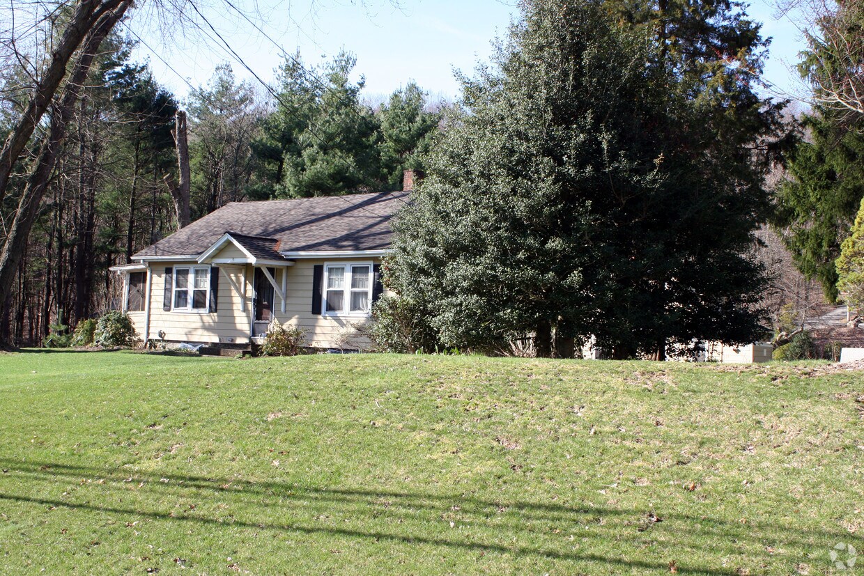 Primary Photo - 383 Main St