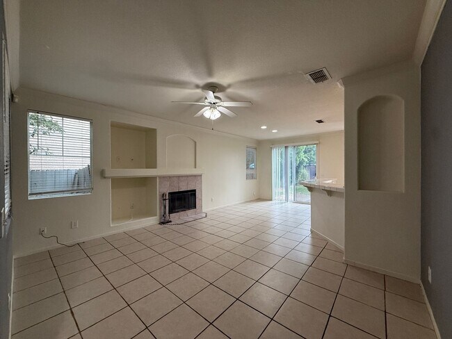 Foto del edificio - Laguna West Home with Spacious Backyard!