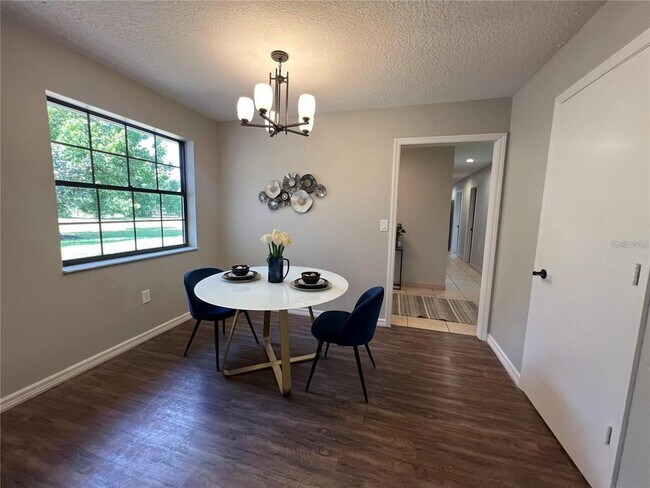 Foto del edificio - 4225 Reaves Rd