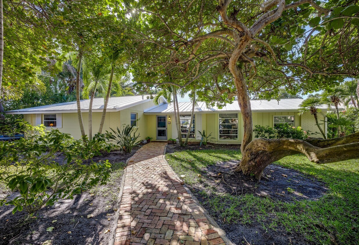 Foto principal - 1070 10th St E