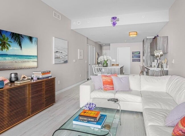 Building Photo - 480 NE 31st St