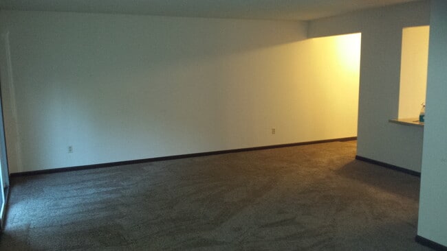 Building Photo - 505 Columbia Dr