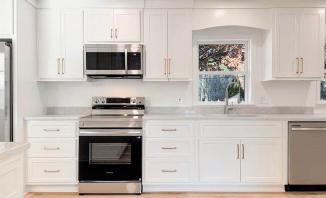 Building Photo - Beautiful 3/2 Home Available Now!