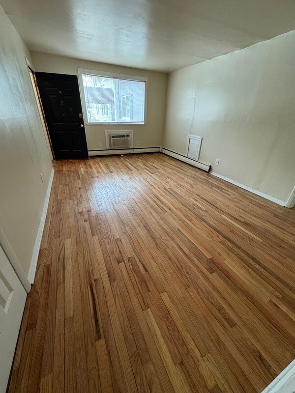 Building Photo - 3210 Ellwood Ave