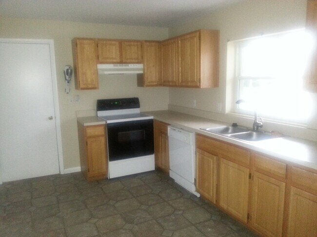 Building Photo - Villages of Southport 3/1 single home: App...