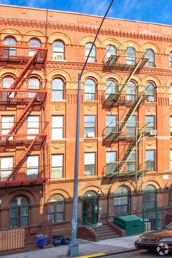 Primary Photo - 21 W 131st St