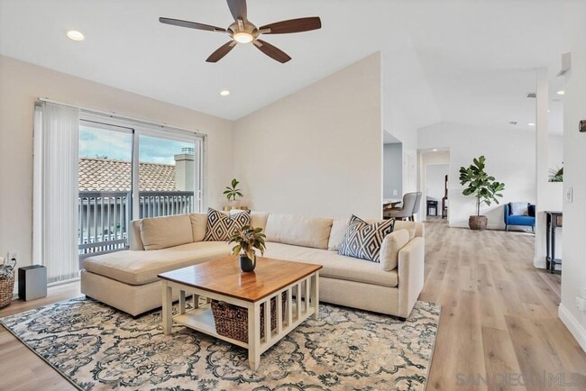 Foto del edificio - Charming 3 bed and 2 bath, top-floor townh...