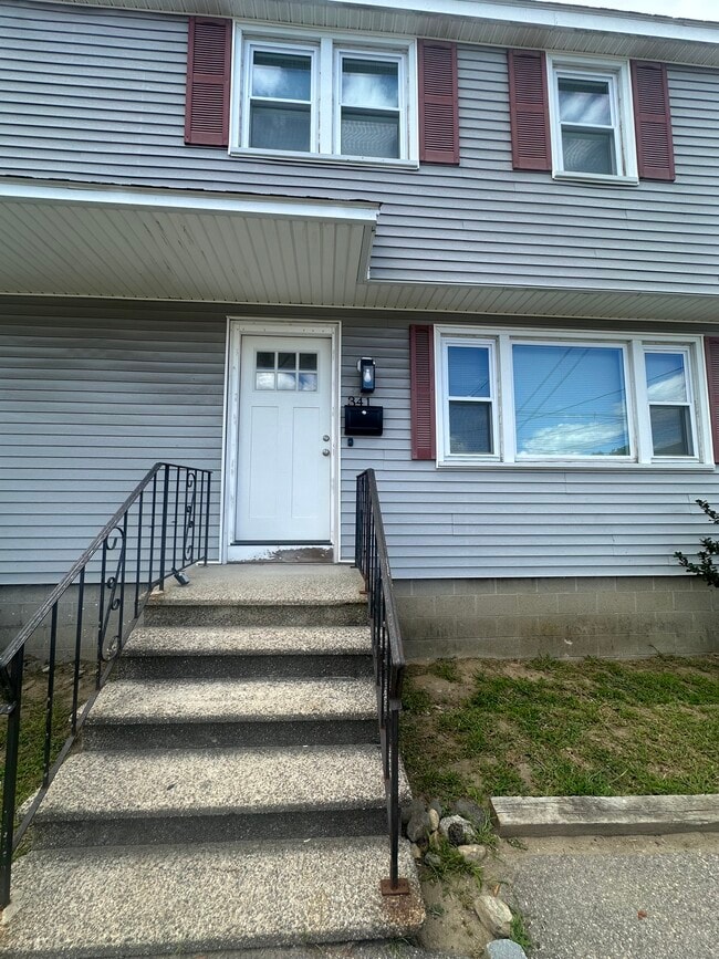 Building Photo - 341 Stevens St