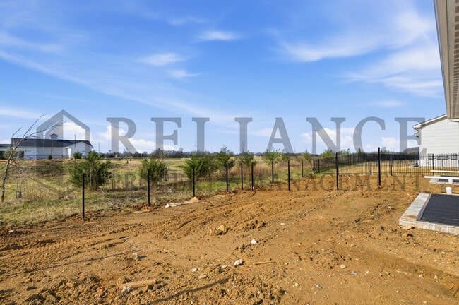 Building Photo - 5247 N Pinecrest Ct