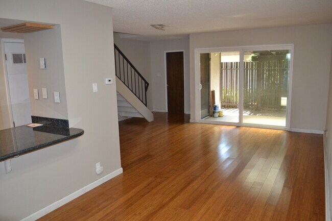 Building Photo - 5472 Roundtree Pl
