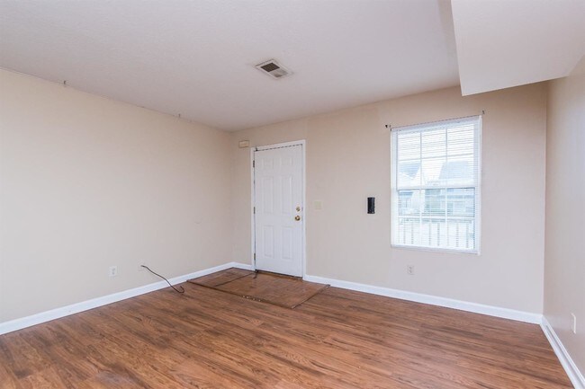 Building Photo - 219 Mousas Way