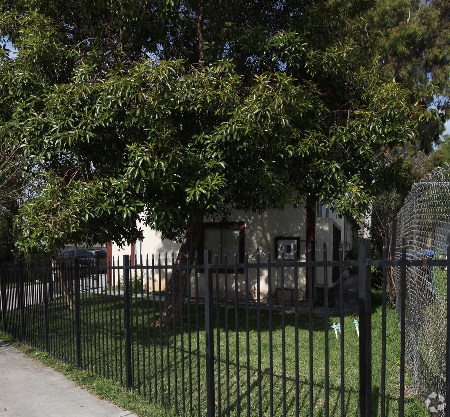 Building Photo - 2435 W Avenue 33