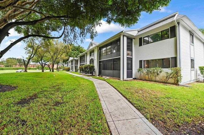 Building Photo - 15449 Lakes of Delray Blvd