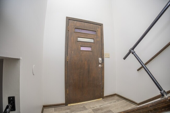 Foto del edificio - 493-495 Perrey Dr