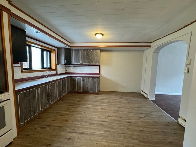 Building Photo - Spacious 3BR House Available for Rent