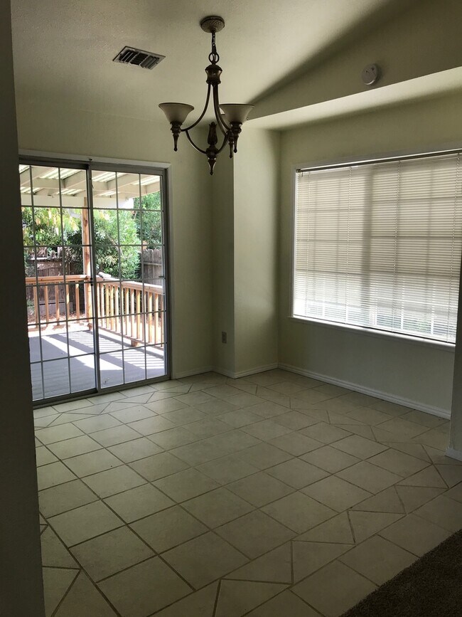 Foto del edificio - 3 Bedroom 2 Bath home w Garage