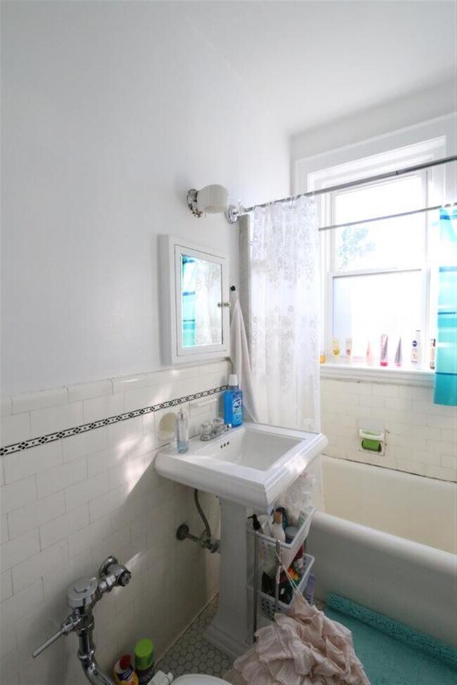 Building Photo - 73 Martin St