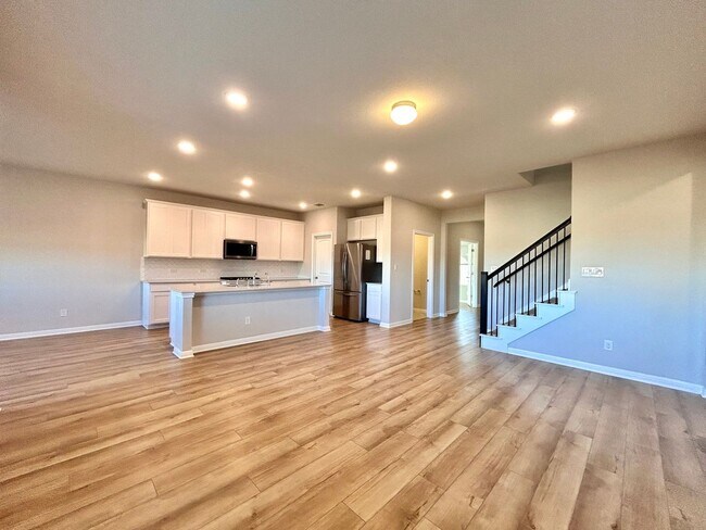 Foto del edificio - Stunning 4-Bed + Office Home in Lagos Community!