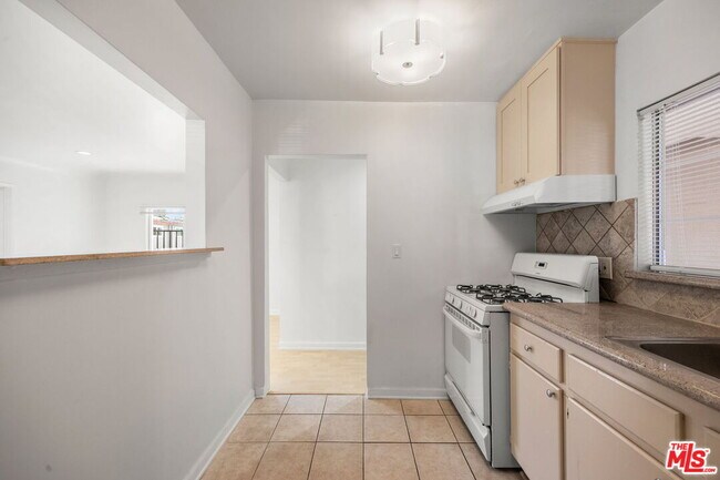 Building Photo - 435 1/2 W Elk Ave