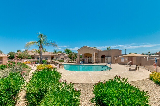 Community pool & clubhouse - 18650 N 91st Ave