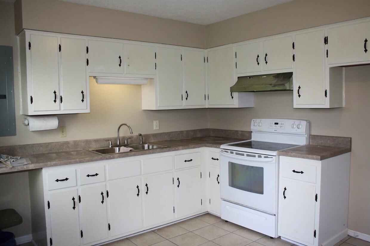 Building Photo - 599 Gilbert Dr