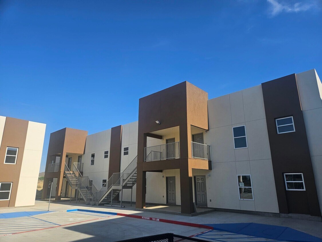 Foto principal - 315 Dorel Dr