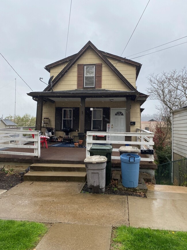 Building Photo - 651 6th St