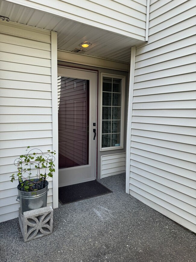 Building Photo - Privately placed, end unit townhome, brand...