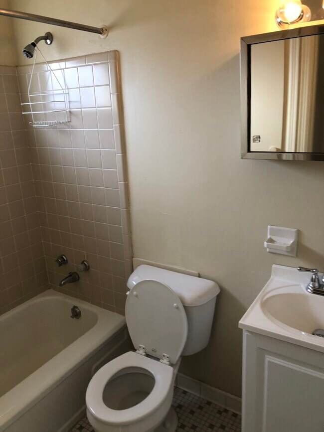 Foto del edificio - 124 Meridian Ave