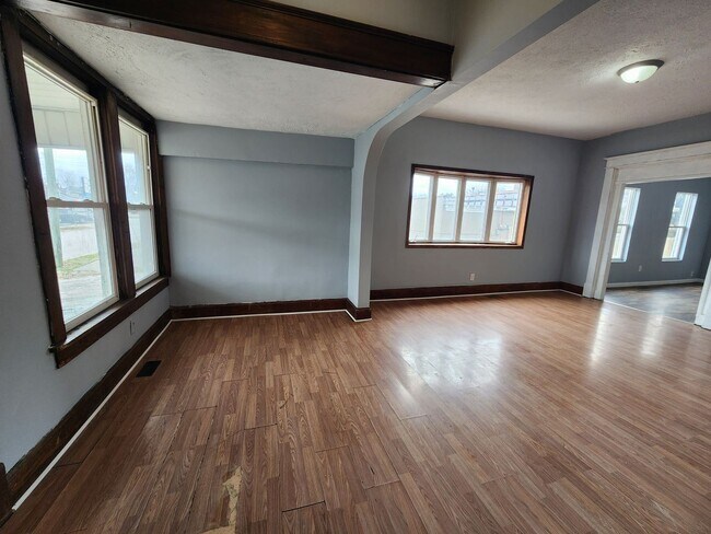 Building Photo - 3 br, 2 bath House - 104 N 21 St.
