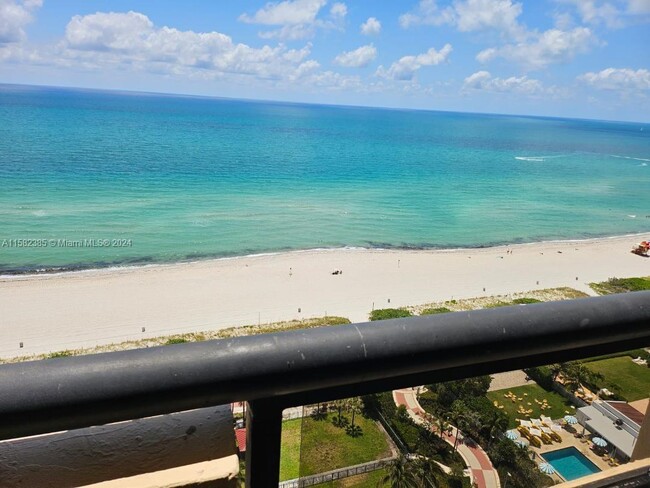 Foto del edificio - 2555 Collins Ave